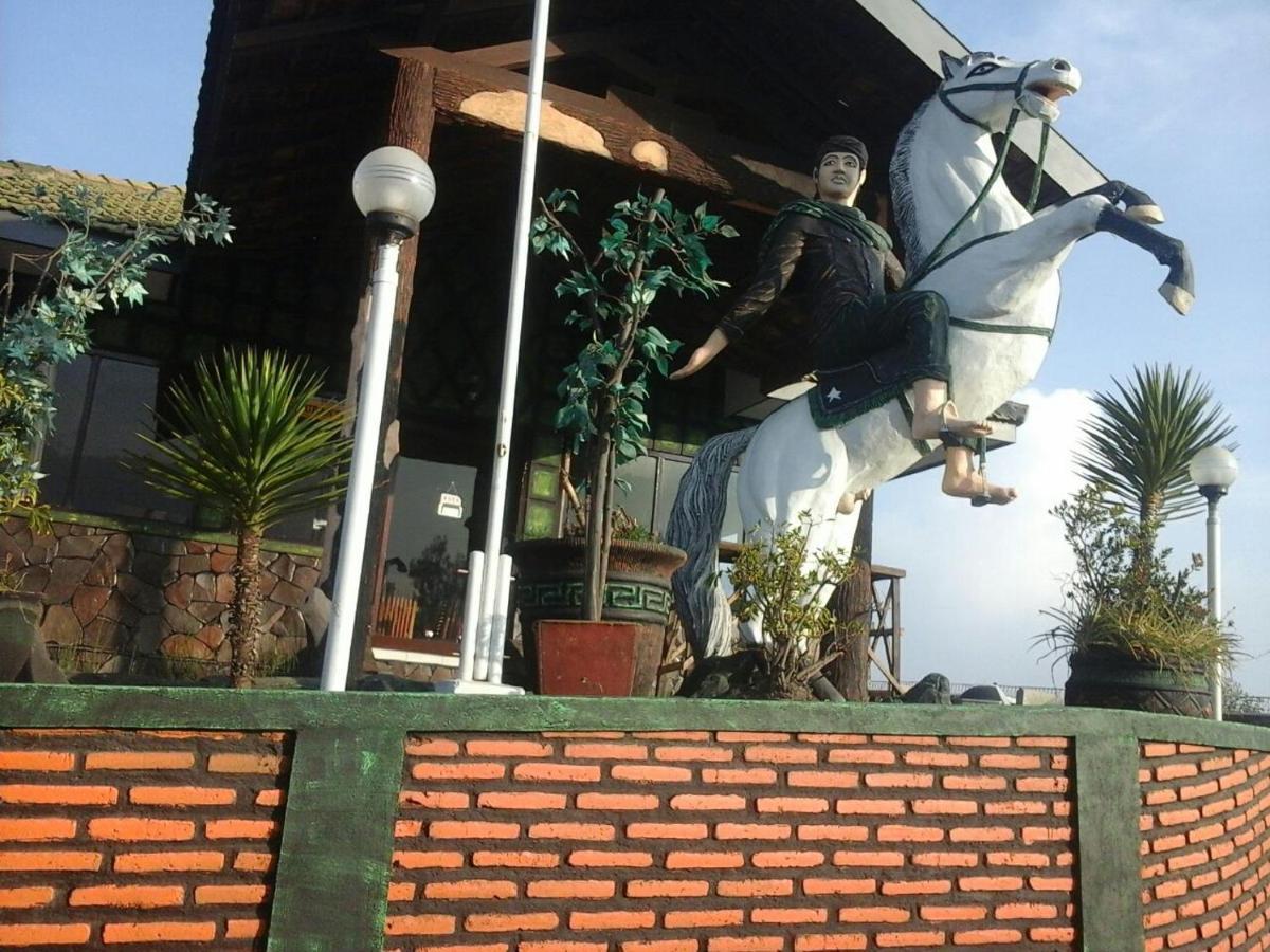 Cemara Indah Hotel Bromo Esterno foto